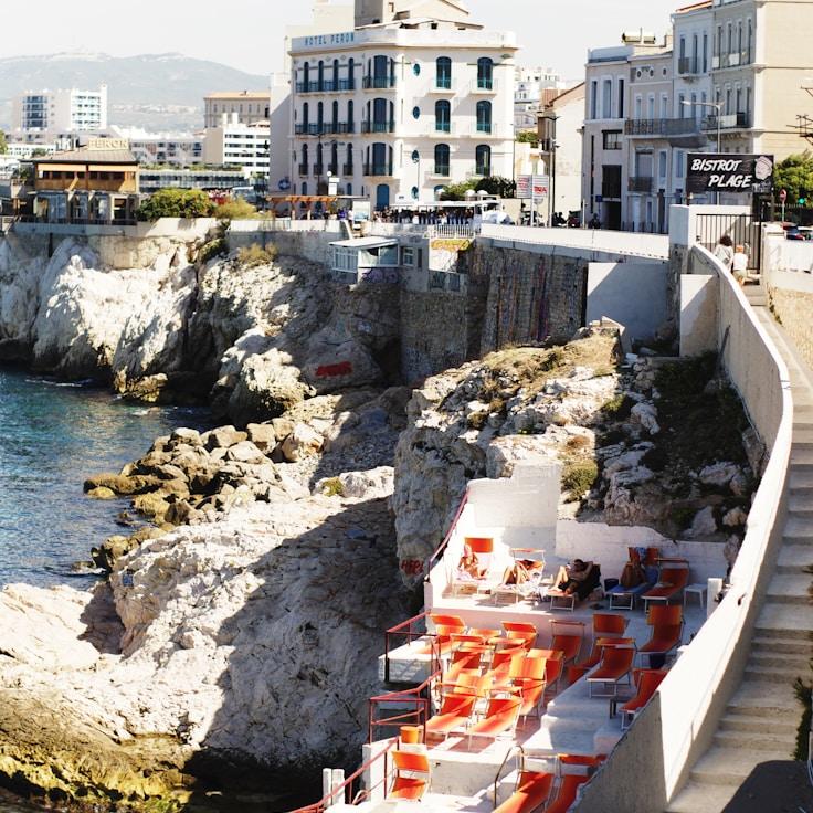 Family terraces and cafés for calm evenings in Springfield